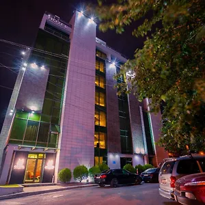 4* Hotel Capitol By Umbrella