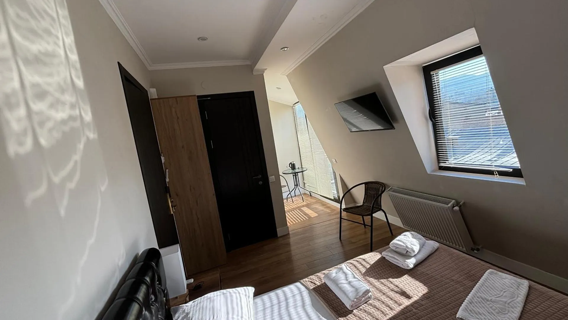 D And D Hotel Tiflis Konukevi